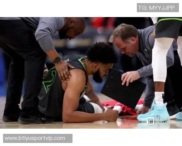 特伦特上篮受伤左小腿被搀扶回更衣室球迷心痛不已