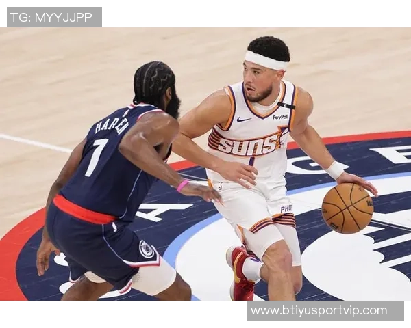 布克生涯第350次得分25跻身NBA历史前40位展现超凡实力